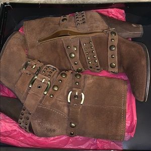 Steve Madden brown suede boots
